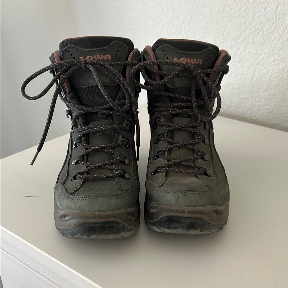 LOWA RENEGADE GTX  MID WS HIKING BOOTS SIZE:USL9